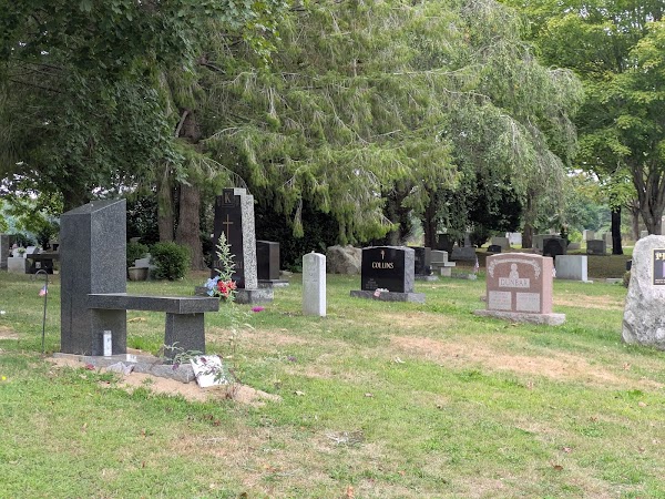 Elm Grove Cemetery grounds