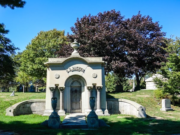 Elm Grove Cemetery grounds