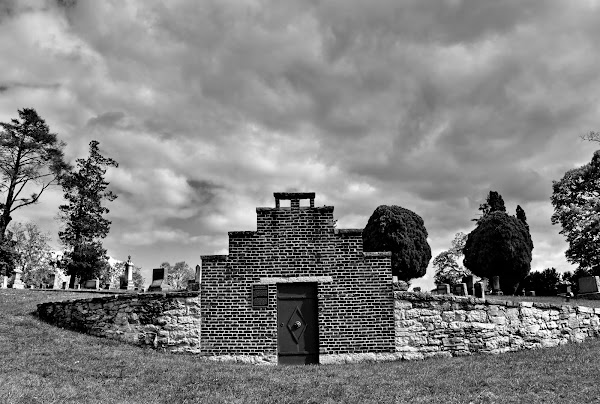Elmwood Cemetery grounds