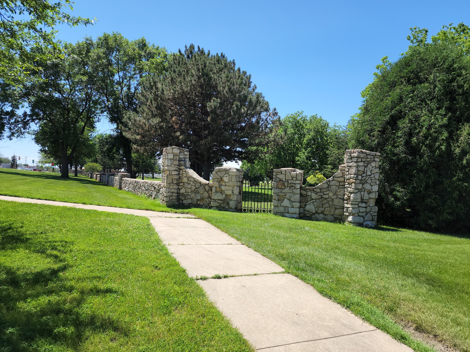 Elmwood-St Joseph Cemetery cemetery grounds and headstones