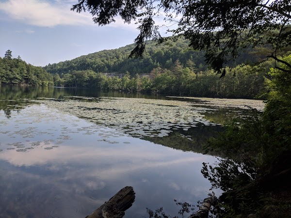 Emerald Lake State Park grounds