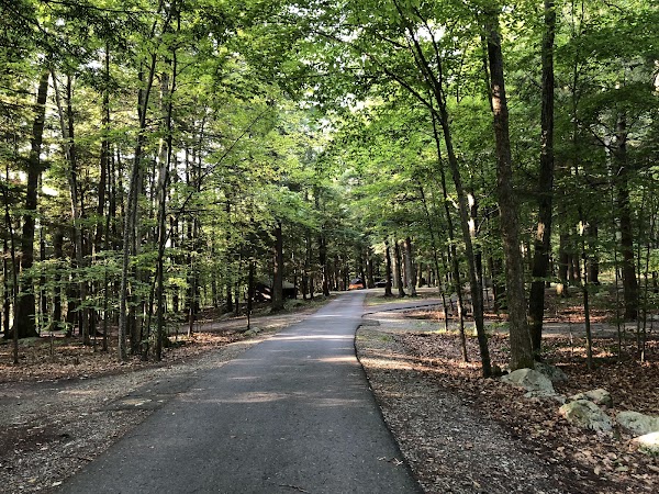 Emerald Lake State Park grounds