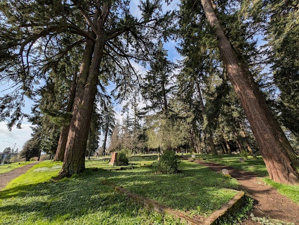 Eugene Pioneer Cemetery grounds