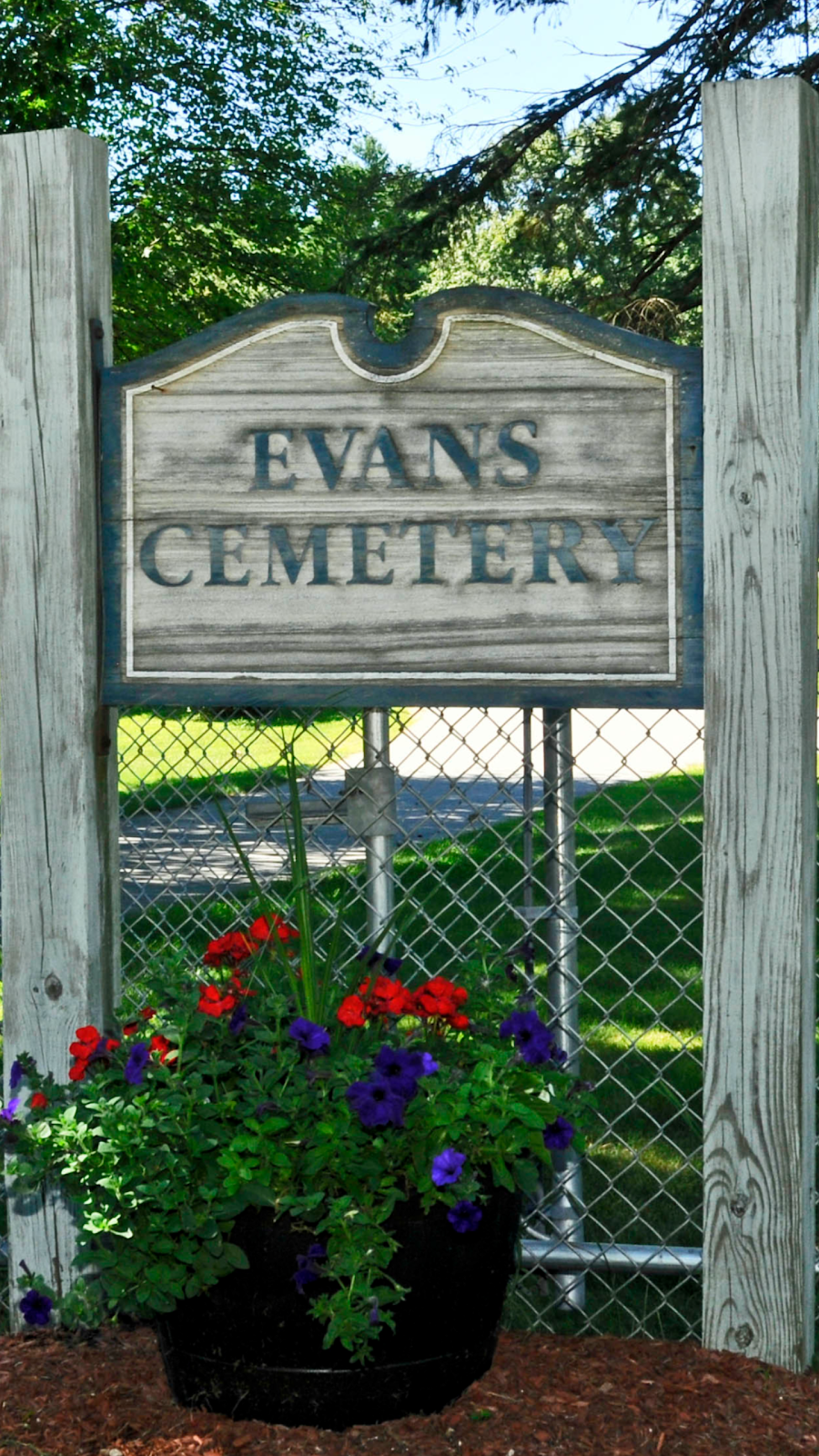 Evans Cemetery cemetery grounds and headstones
