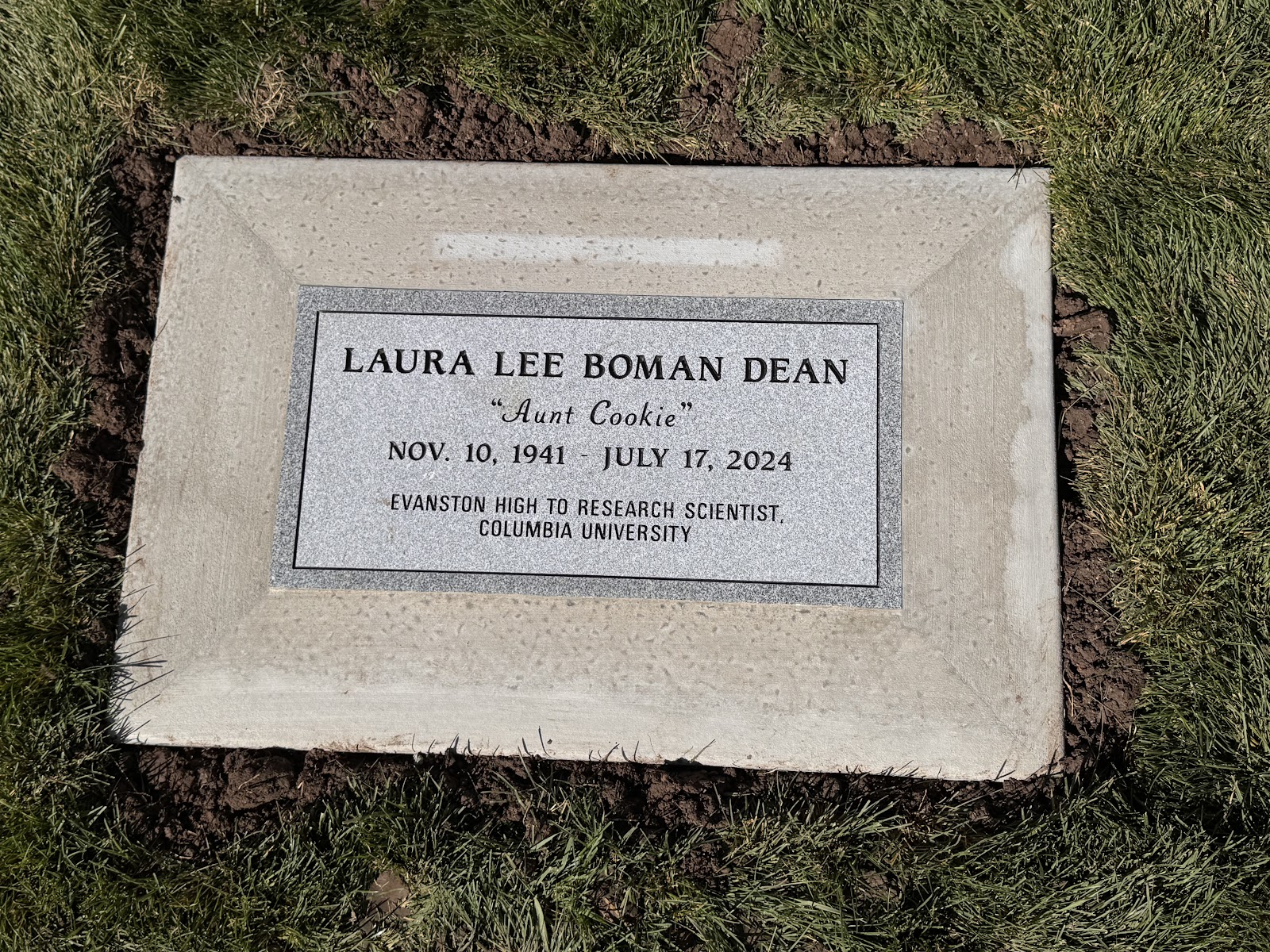 Evanston Cemetery cemetery grounds and headstones