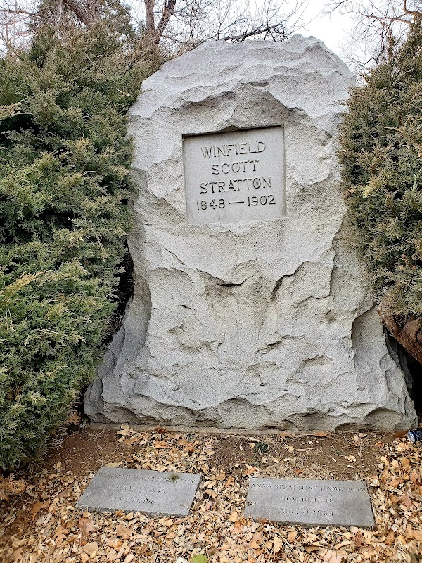Evergreen Cemetery grounds