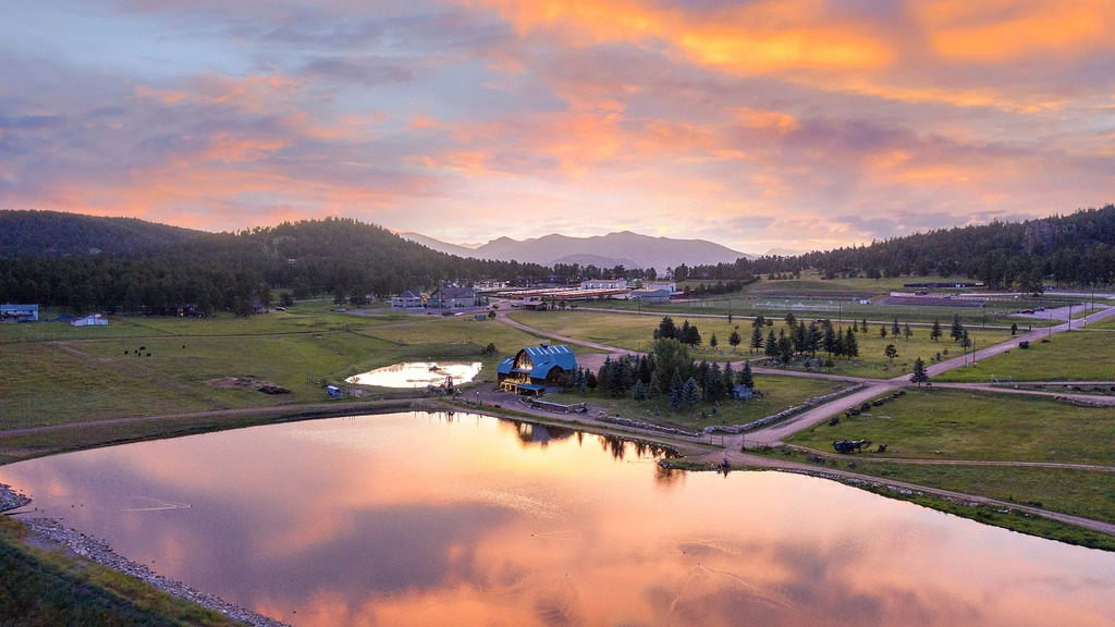 Evergreen Memorial Park cemetery grounds and headstones