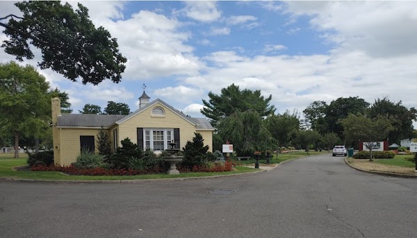 Fair Lawn Memorial Cemetery & Mausoleum grounds