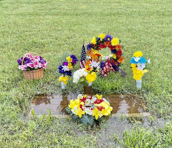 Fairlawn Burial Park grounds