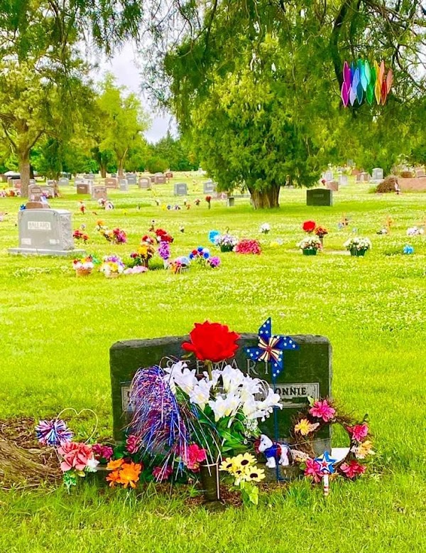 Fairlawn Burial Park grounds