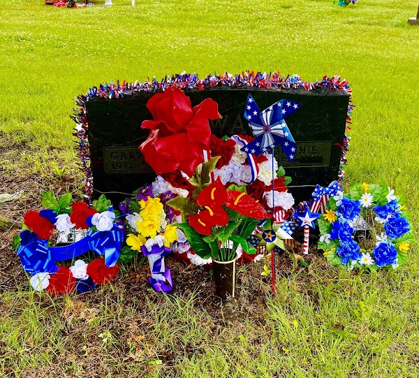 Fairlawn Burial Park grounds