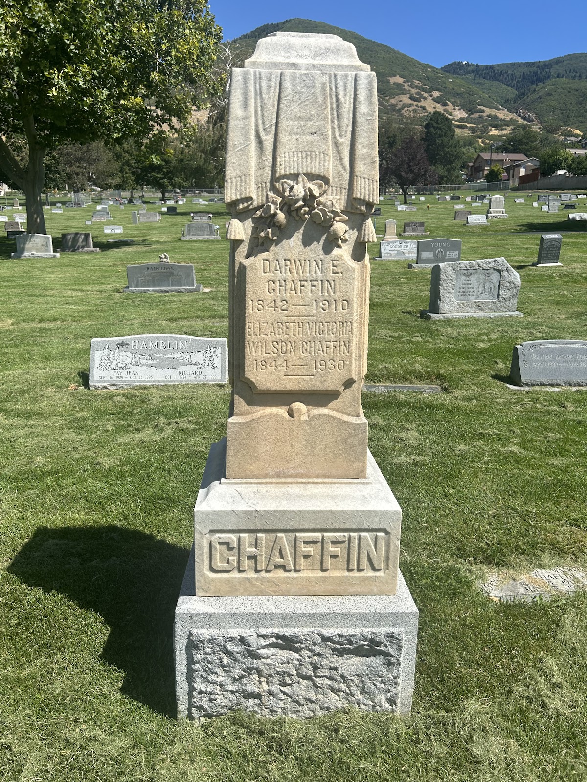 Farmington City Cemetery cemetery grounds and headstones