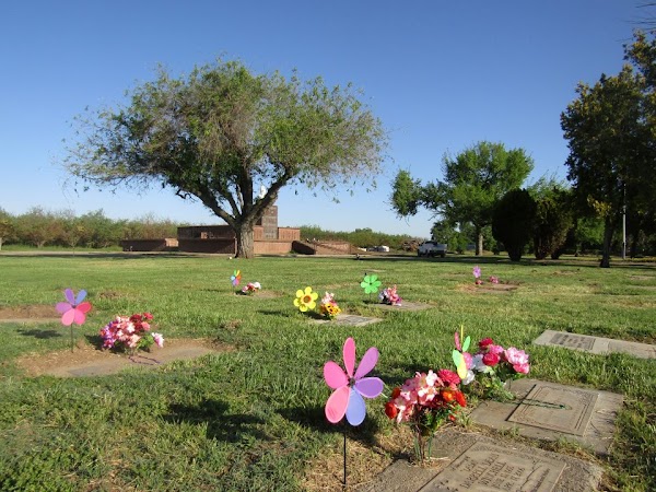Farmington Memorial Park Inc. grounds