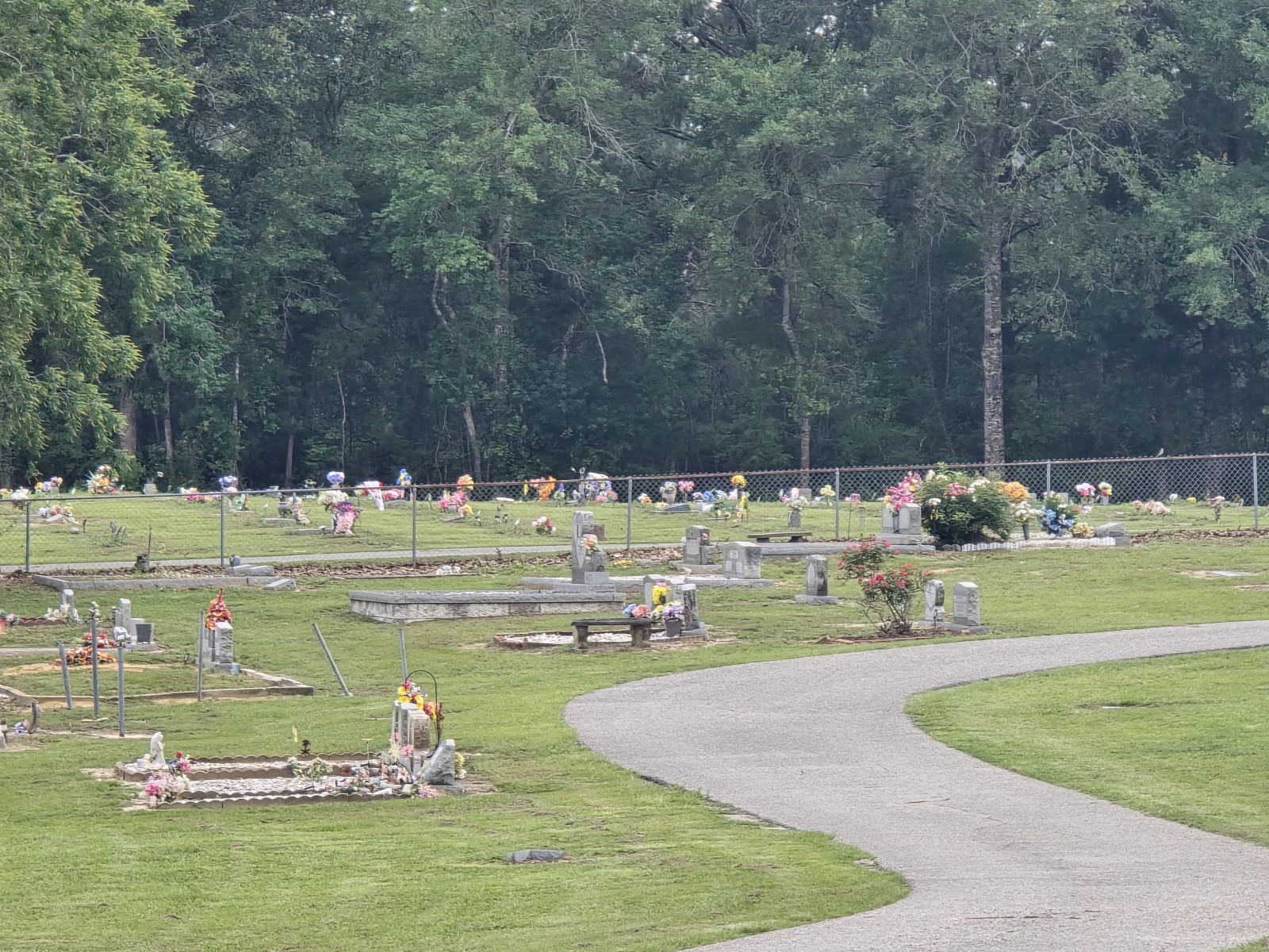 Finley Community and Cemetery cemetery grounds and headstones