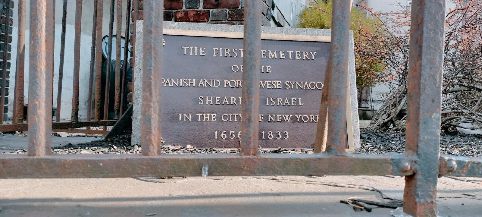 First Shearith Israel Graveyard, Chatham Square Cemetery headstone and grounds