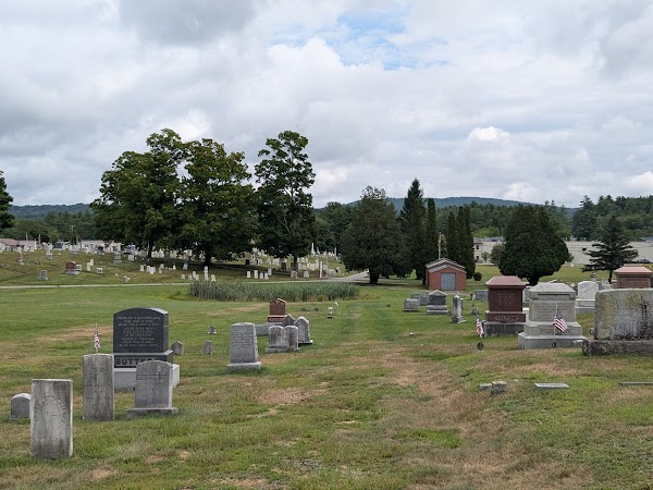 Floral Park Cemetery grounds