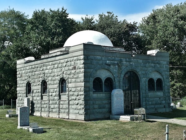 Floral Park Cemetery grounds