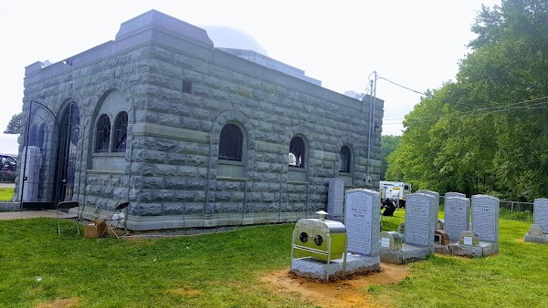 Floral Park Cemetery grounds