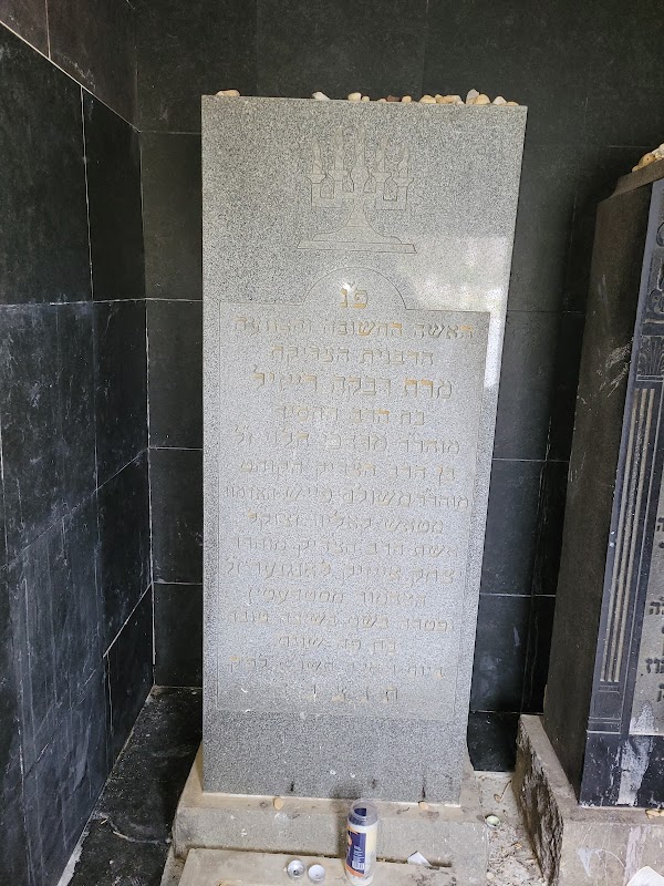 Floral Park Cemetery grounds