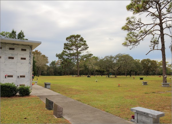 Florida Hills Memorial Gardens grounds