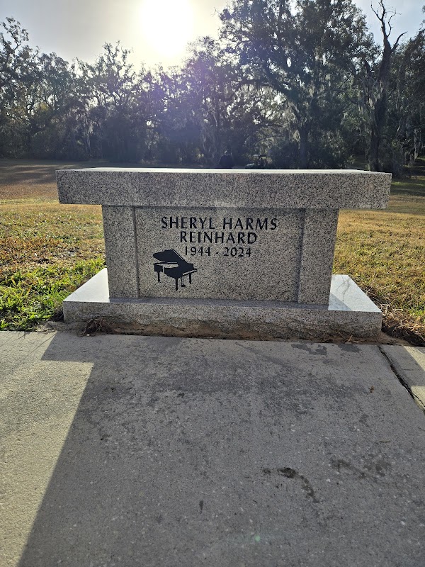 Florida Hills Memorial Gardens grounds