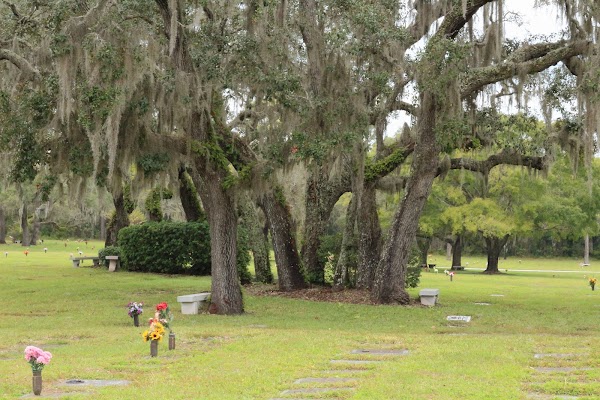Florida Hills Memorial Gardens grounds