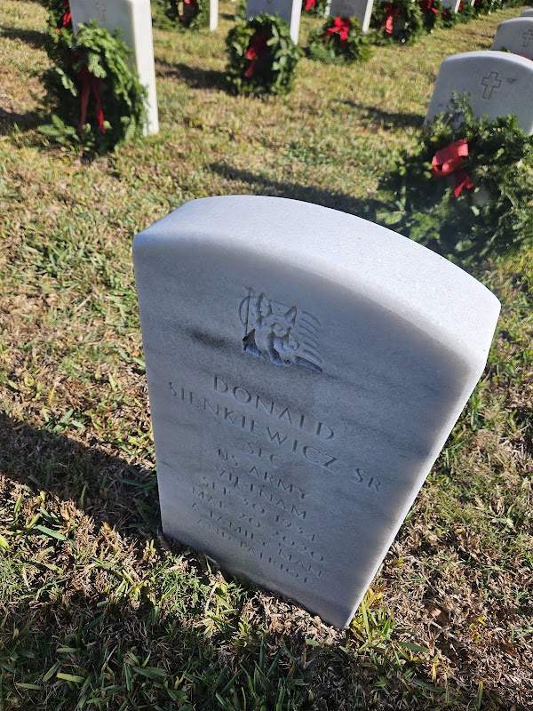 Florida National Cemetery grounds