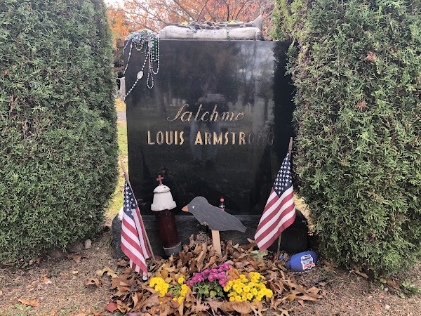 Flushing Cemetery grounds