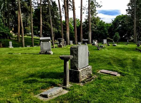 Forest Cemetery grounds
