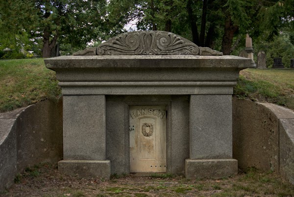 Forest Glade Cemetery grounds