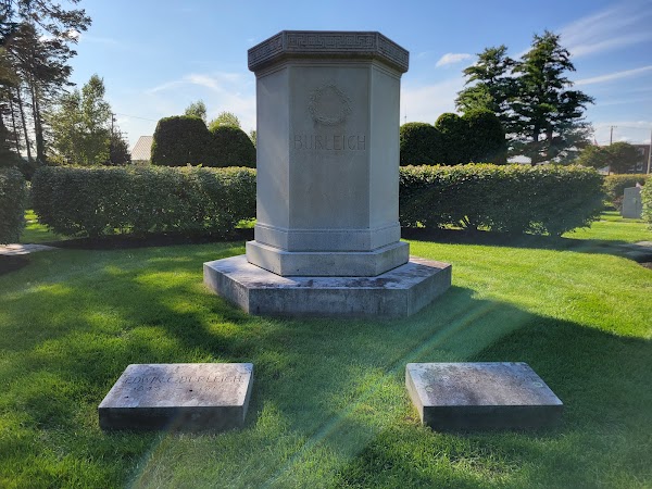 Forest Grove Cemetery grounds