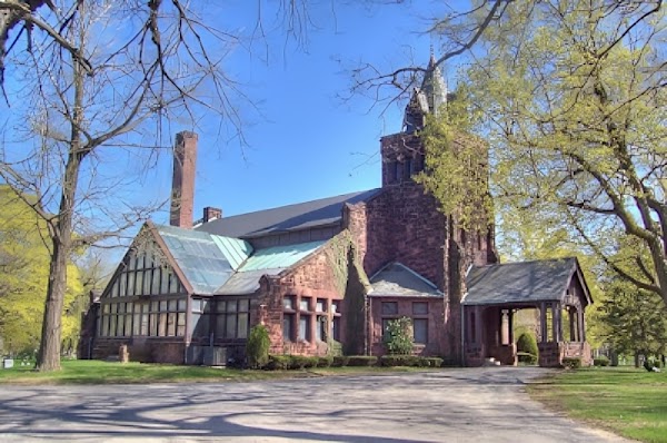 Forest Home Cemetery & Arboretum grounds