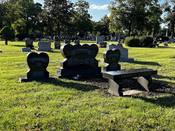Forest Home Cemetery grounds