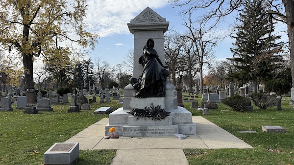 Forest Home Cemetery grounds