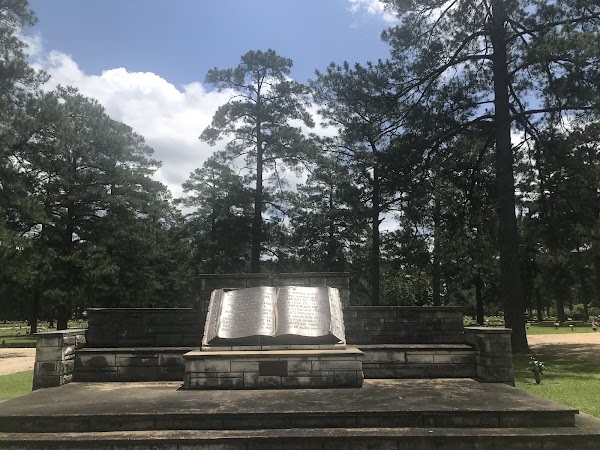 Forest Lawn Memorial Park grounds