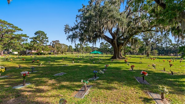 Forest Lawn Memory Gardens grounds