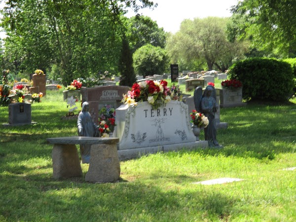 Forest Park Cemetery West grounds