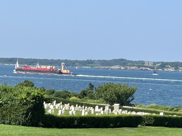 Fort Adams Cemetery grounds