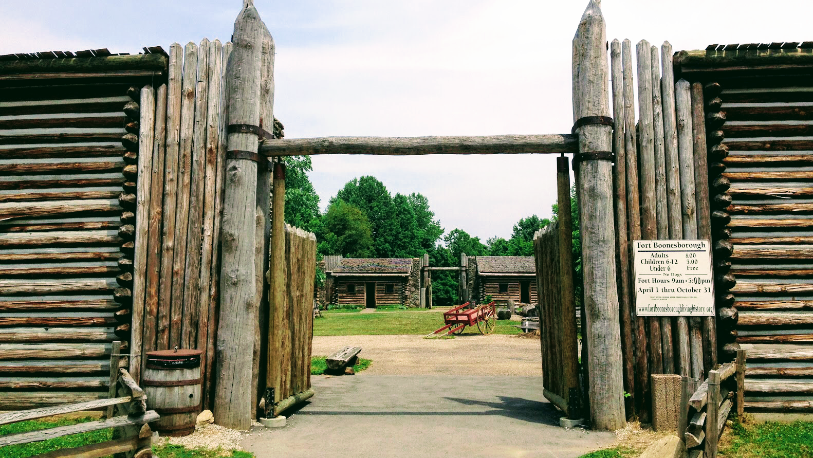 Fort Boonesborough State Park cemetery grounds and headstones