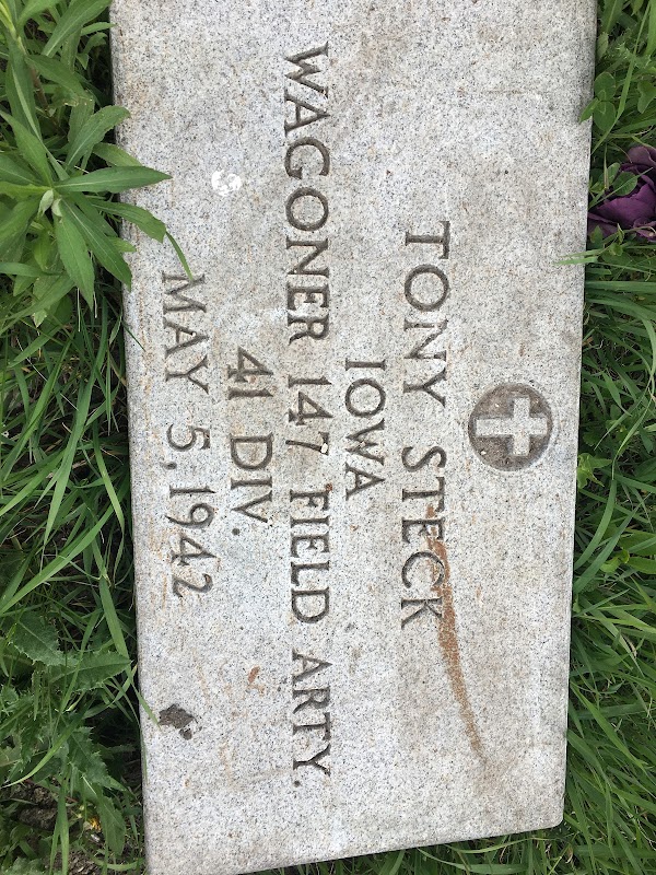 Fort Dodge Memorial Park Cemetery grounds