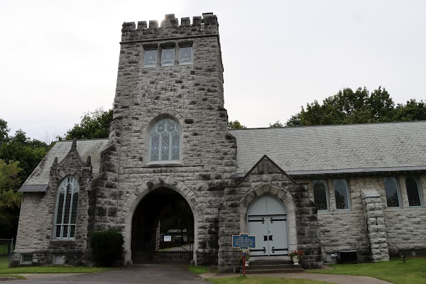 Fort Hill Cemetery grounds