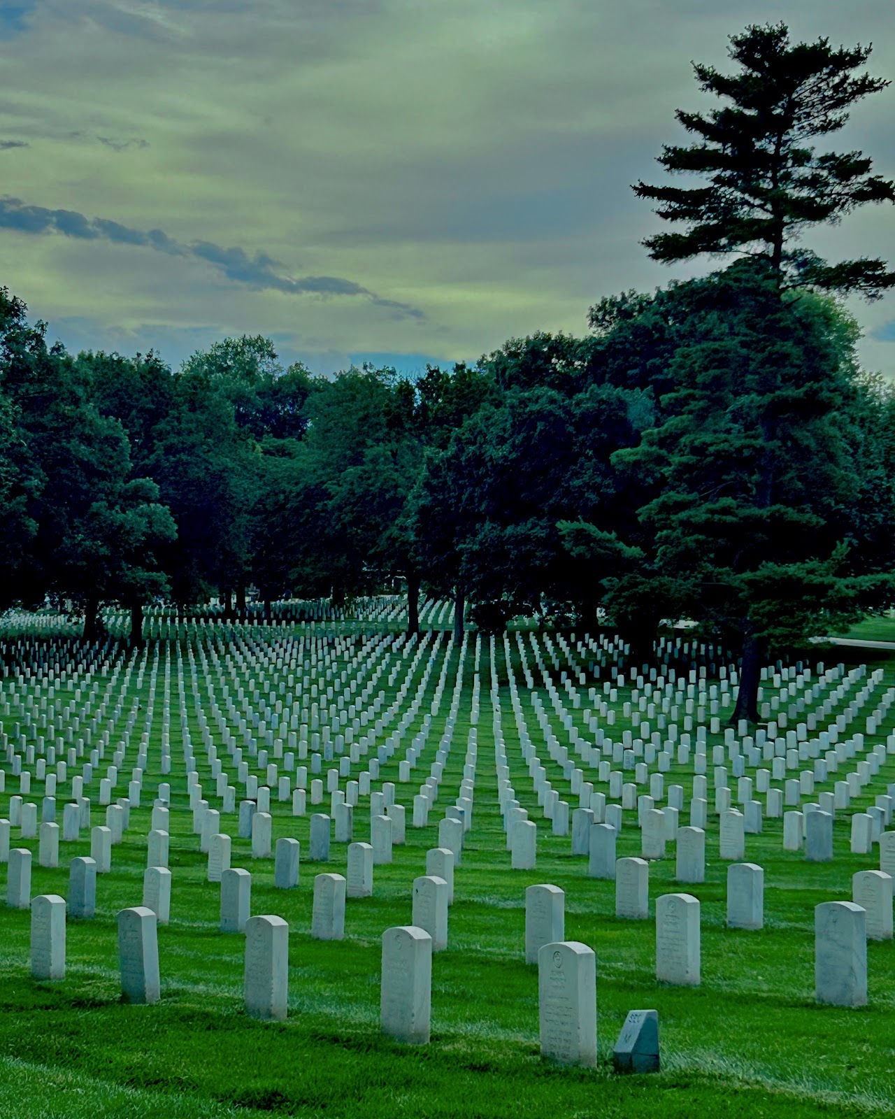 Fort Leavenworth National Cemetery cemetery grounds and headstones