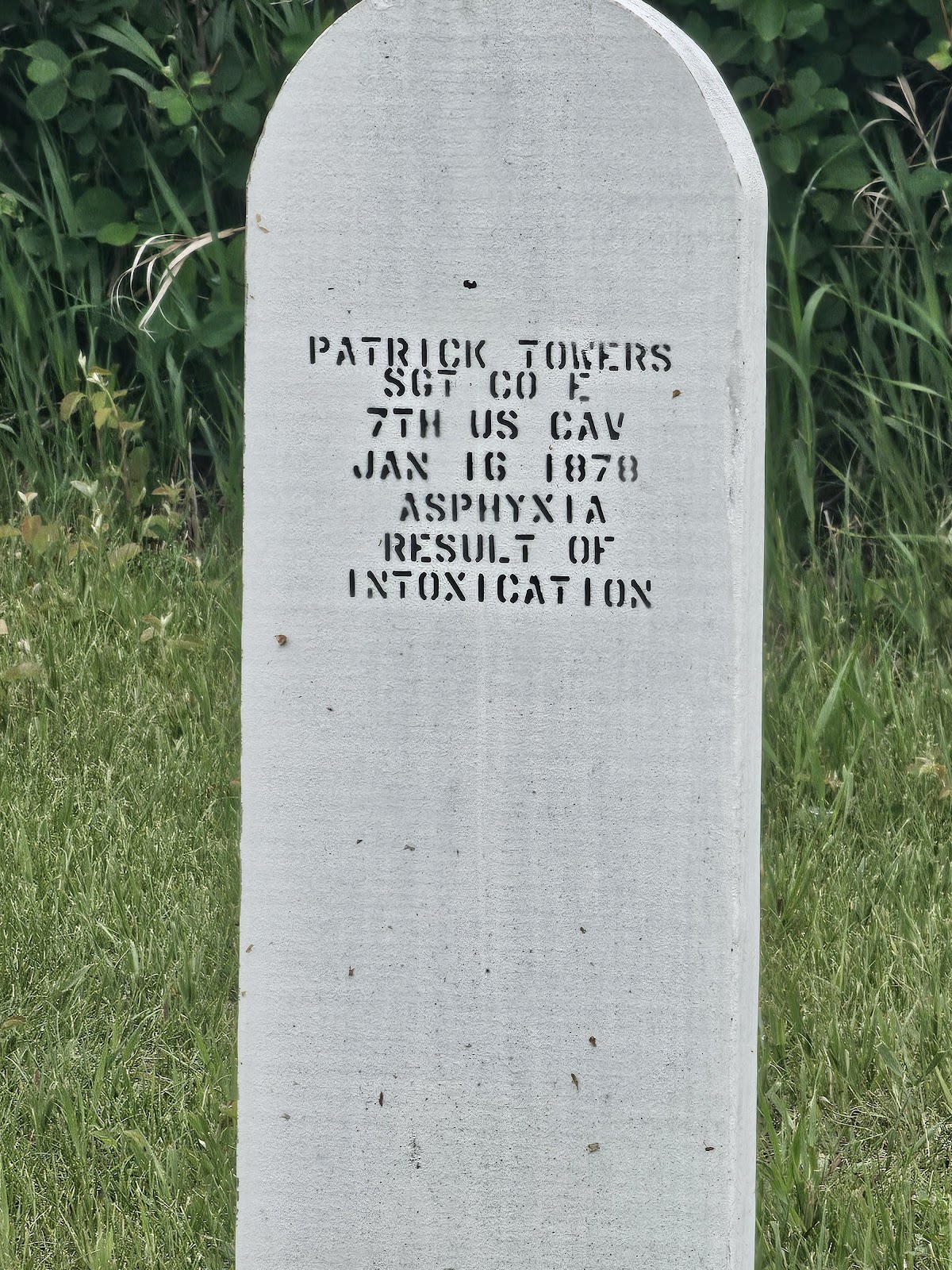 Fort Lincoln Cemetery cemetery grounds and headstones