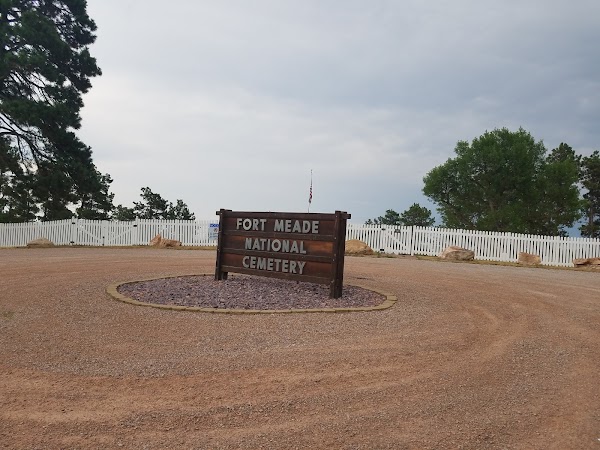 Fort Meade National Cemetery grounds