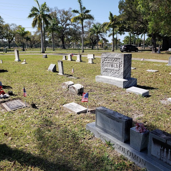 Fort Myers Cemetery grounds