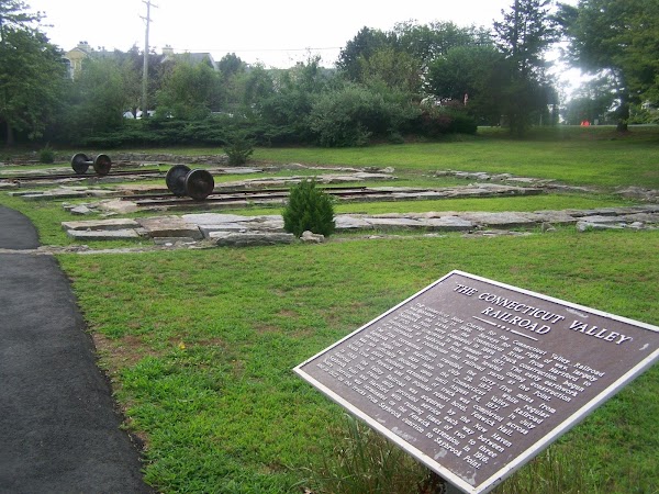 Fort Saybrook Monument Park grounds