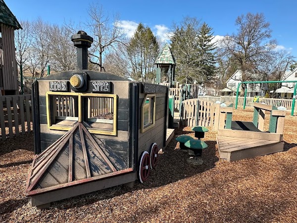 Frank Fullerton Memorial Park grounds