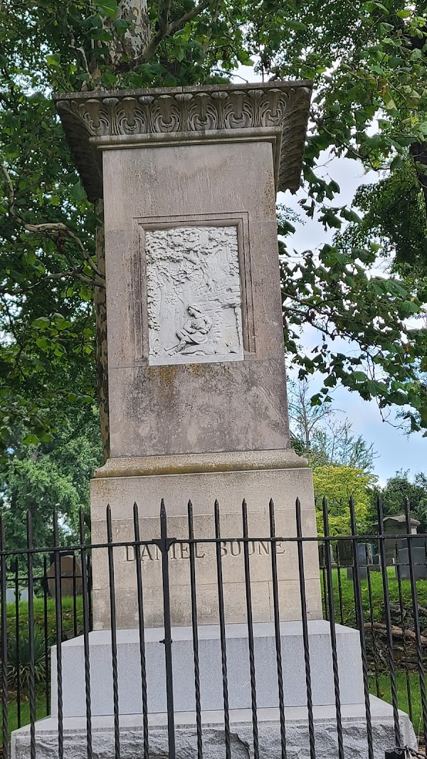 Frankfort Cemetery grounds