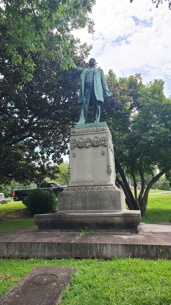 Frankfort Cemetery grounds