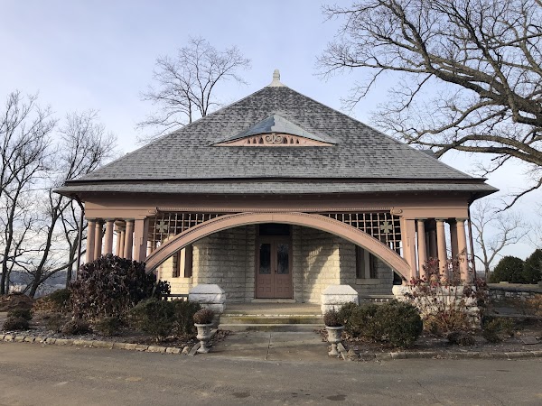 Frankfort Cemetery grounds